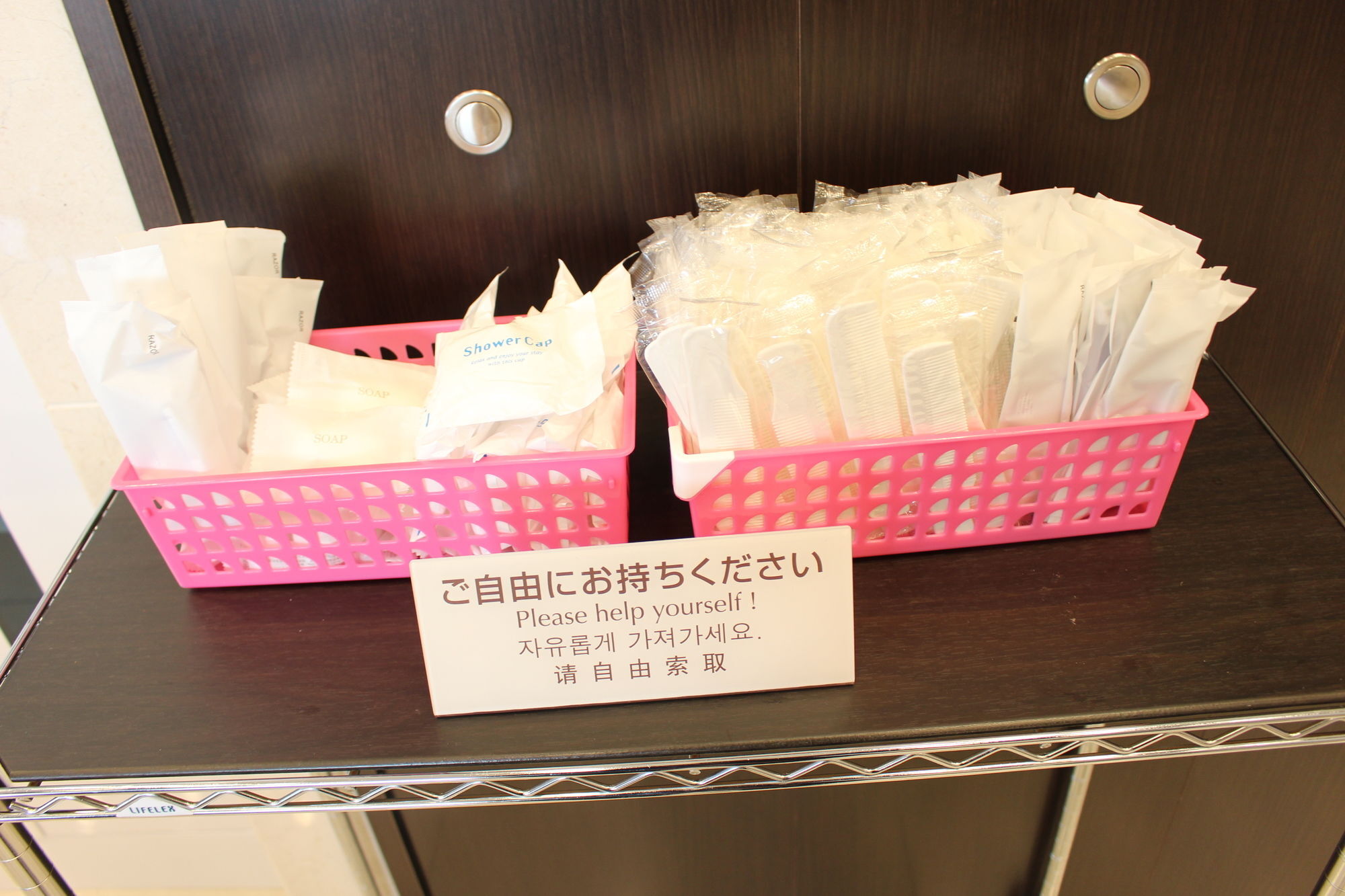 Toyoko Inn Tokyo Shinagawa-Eki Takanawa-Guchi Екстер'єр фото
